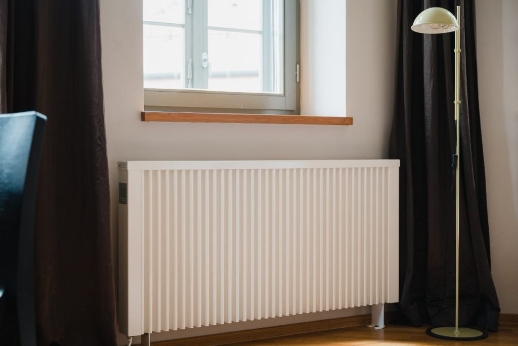 Vad målar man element med